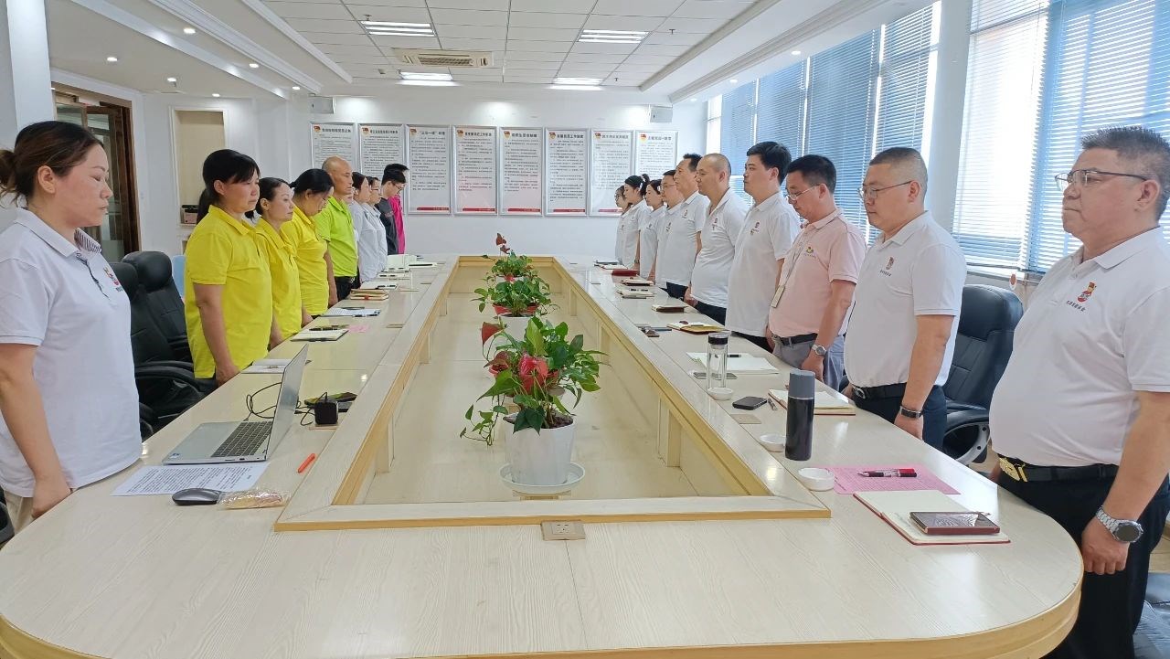 党建生产两手抓，，，，党员骨干双培养！！尊龙时凯智能科技集团各公司党支部联合召开关于郑宁红等同志入党宣誓大会